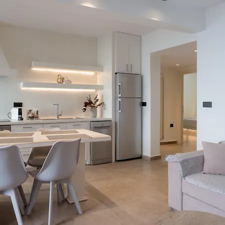 Aneliz * Parikia (Paros)